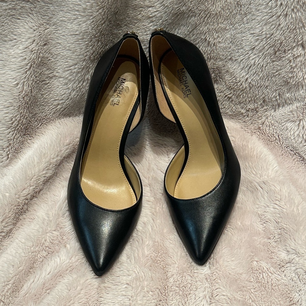 NWOT Michael Kors Women's Black Leather Pointed toe/ Shoes/heels 4"